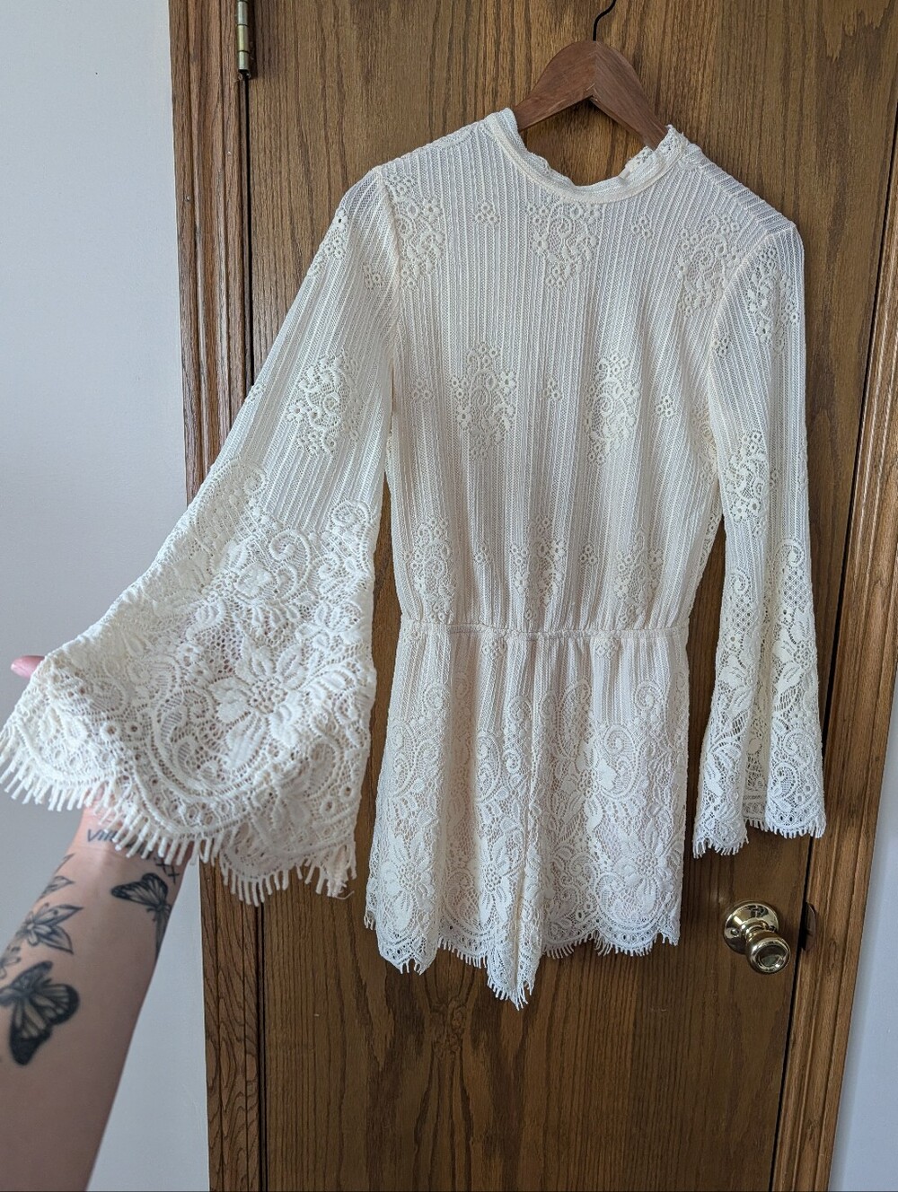 Flying Tomato Cream Lace Romper Open Tie Back Bell Sleeve Small